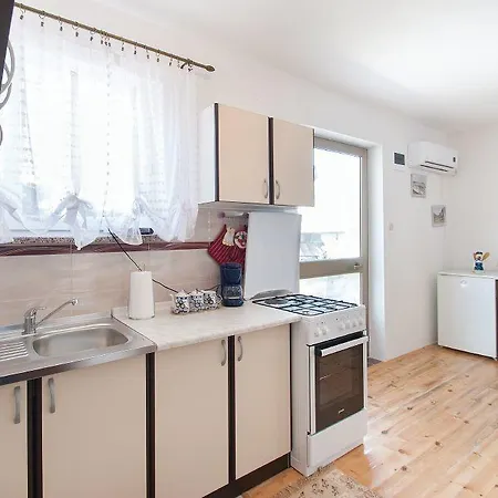 Holiday Home And Apartment Dubravka