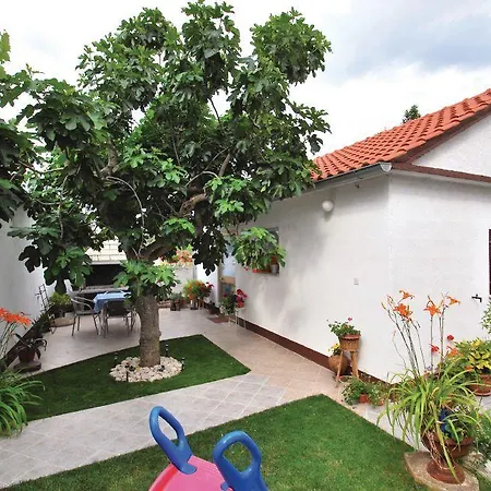 Holiday Home And Apartment Dubravka