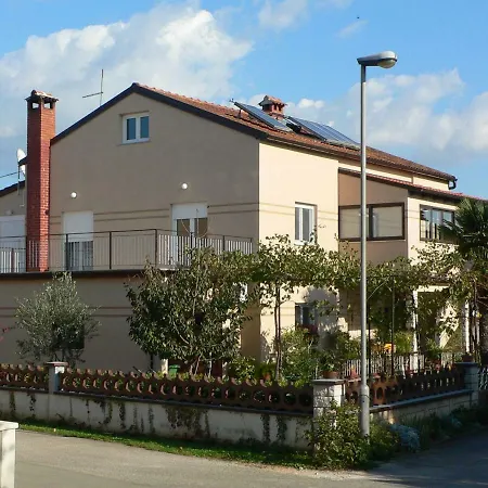 Holiday Home And Apartment Dubravka
