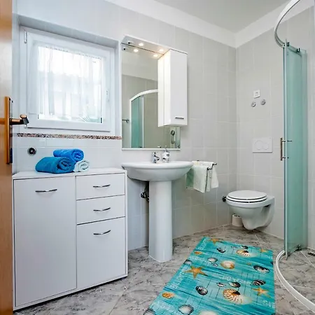 Holiday Home And Apartment Dubravka