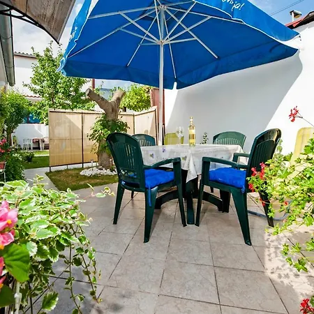Holiday Home And Apartment Dubravka Apartman *