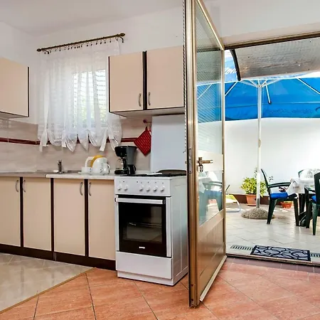 Holiday Home And Apartment Dubravka Apartman *