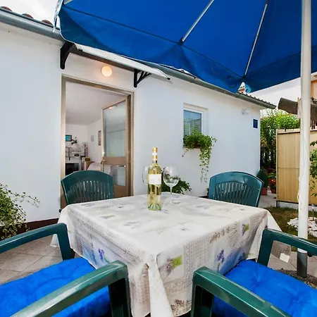 Holiday Home And Apartment Dubravka Apartman