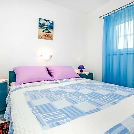 Holiday Home And Apartment Dubravka Apartman *