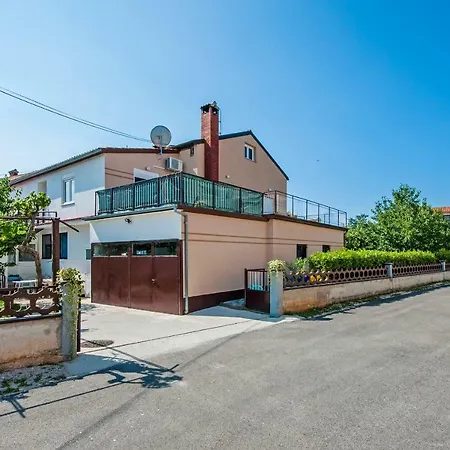 Holiday Home And Apartment Dubravka