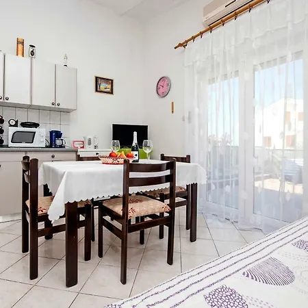 Holiday Home And Apartment Dubravka